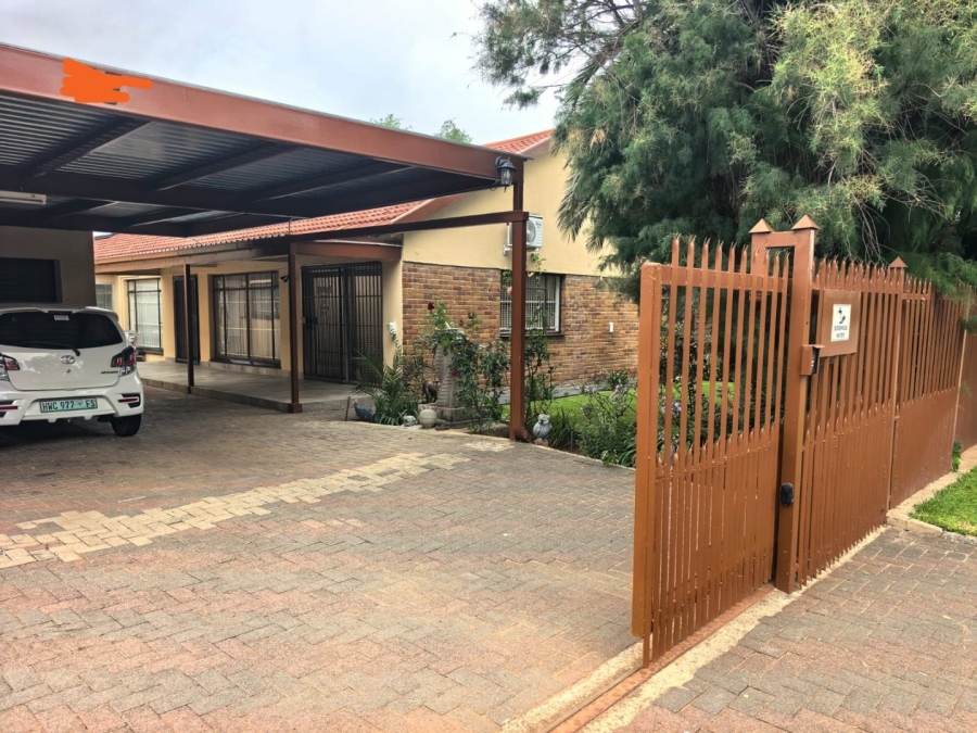 4 Bedroom Property for Sale in Pellissier Free State